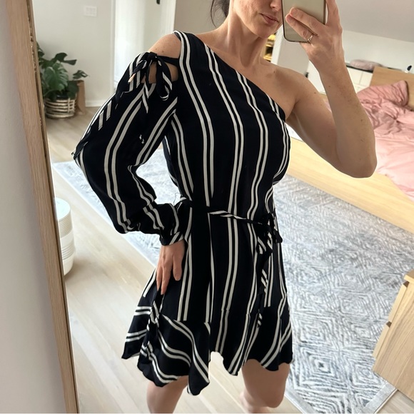 NWT Zara Navy and White Striped One Shoulder Dress - Picture 12 of 17
